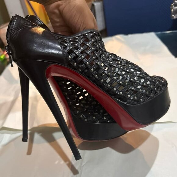 Christian Louboutin Pumps heels size 38 1/2 - Picture 2 of 4